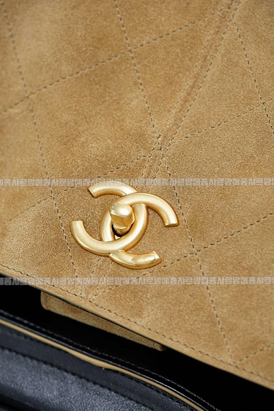 샤넬25A스웨이드및카프스킨체인라지숄더백 20260207-142908-028루.jpg