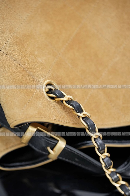 샤넬25A스웨이드및카프스킨체인라지숄더백 20260207-142909-035루.jpg