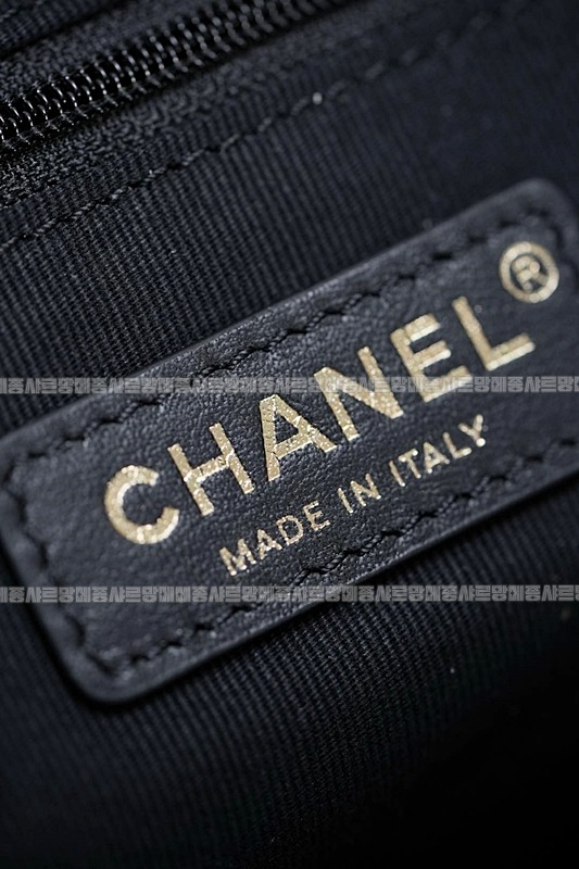 샤넬25A스웨이드및카프스킨체인라지숄더백 20260207-142909-038루.jpg