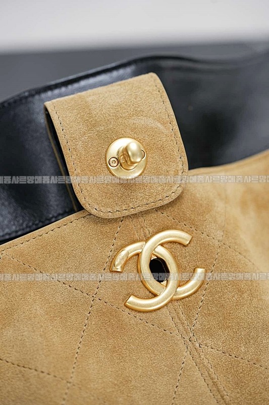 샤넬25A스웨이드및카프스킨체인라지숄더백 20260207-142909-039루.jpg