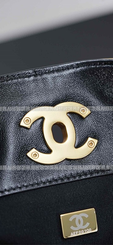 샤넬25A스웨이드및카프스킨체인라지숄더백 20260207-142910-042루.jpg