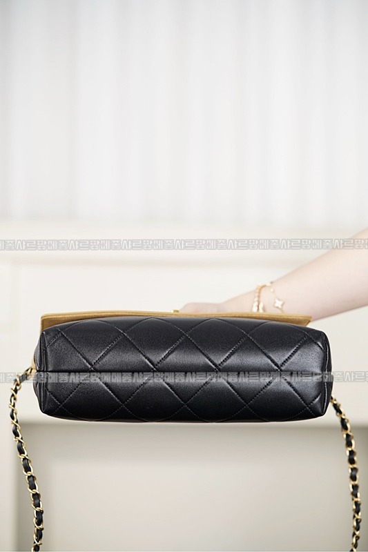 샤넬25A라지플랩백위드탑핸들20260207-151930-018루.jpg