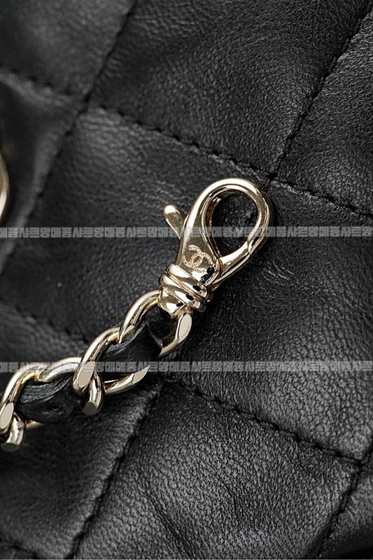 샤넬메쉬샤이니램스킨체인호보백 20260209-152024-047루.jpg