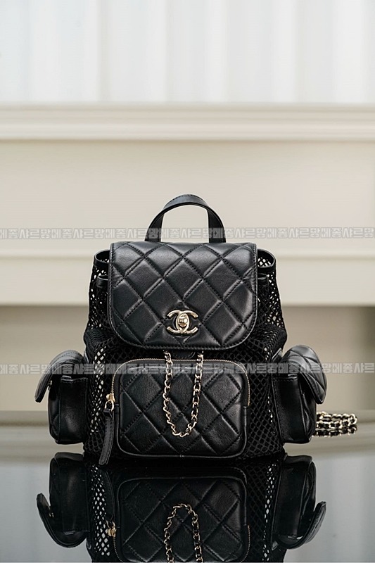 샤넬마틀라세블랙램스킨백팩 20260209-154406-004루.jpg