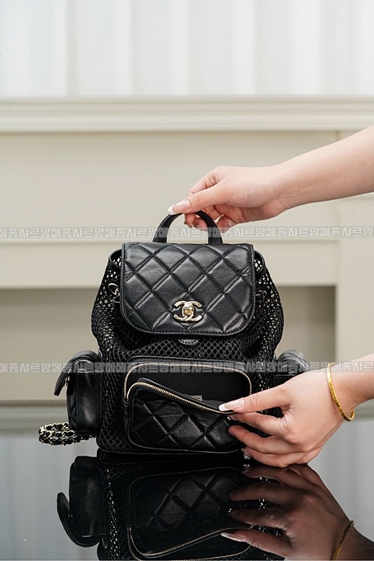 샤넬마틀라세블랙램스킨백팩 20260209-154406-008루.jpg