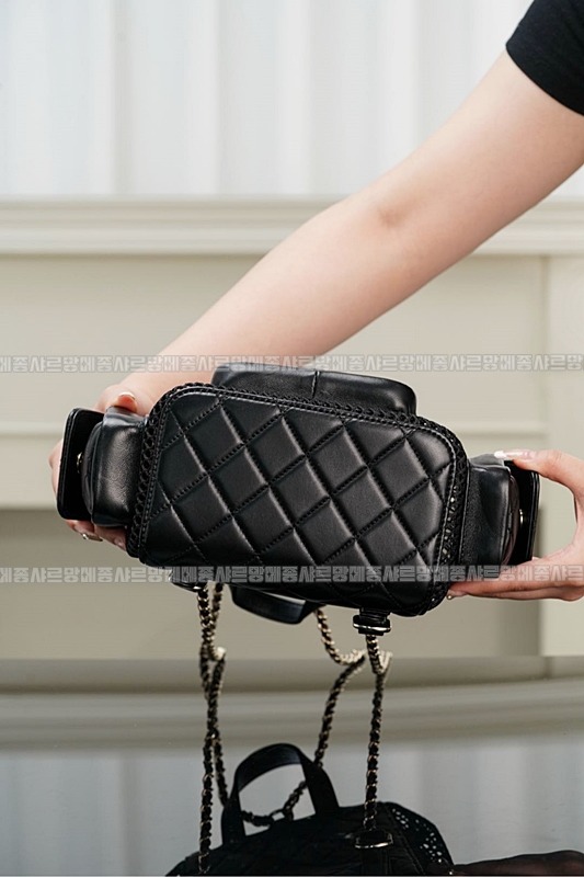 샤넬마틀라세블랙램스킨백팩 20260209-154407-012루.jpg