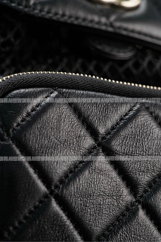 샤넬마틀라세블랙램스킨백팩 20260209-154408-023루.jpg