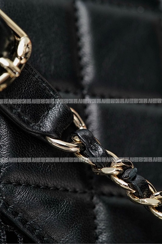 샤넬마틀라세블랙램스킨백팩 20260209-154410-038루.jpg