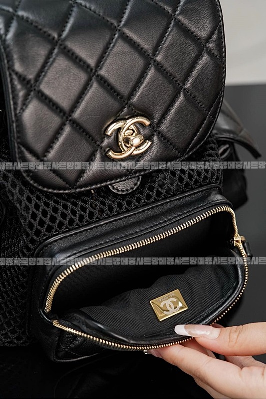 샤넬마틀라세블랙램스킨백팩 20260209-154411-046루.jpg