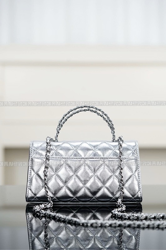 샤넬실버메탈릭탑핸들백 20260209-160859-008루.jpg