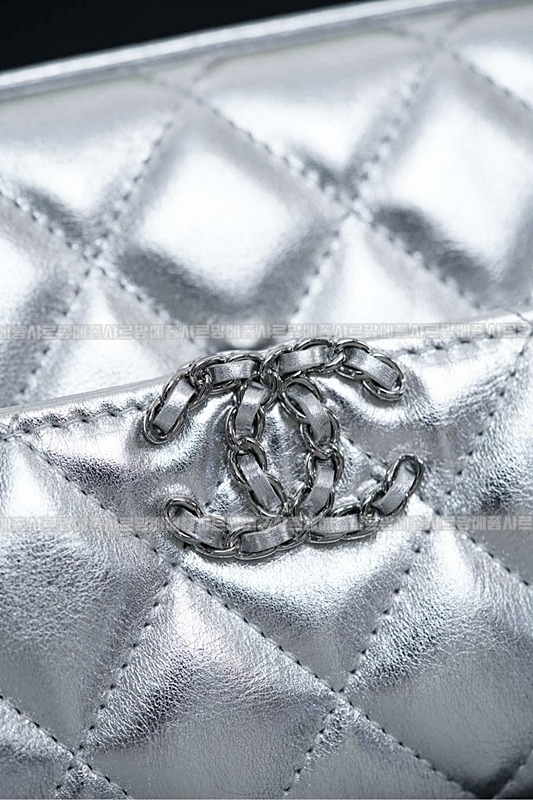 샤넬실버메탈릭탑핸들백 20260209-160900-016루.jpg