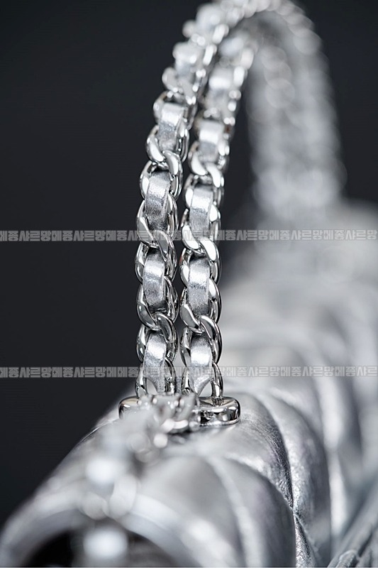 샤넬실버메탈릭탑핸들백 20260209-160900-019루.jpg