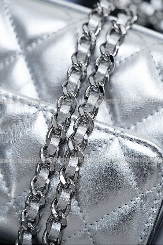 샤넬실버메탈릭탑핸들백 20260209-160901-022루.jpg