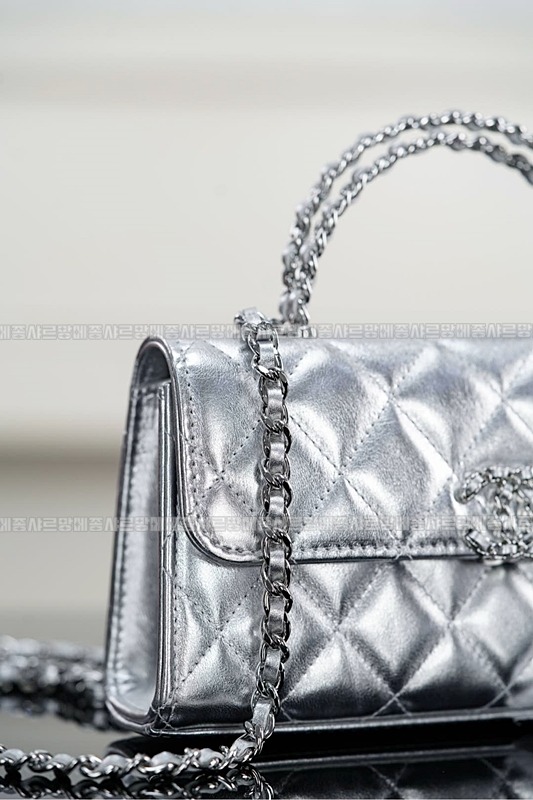 샤넬실버메탈릭탑핸들백 20260209-160901-024루.jpg