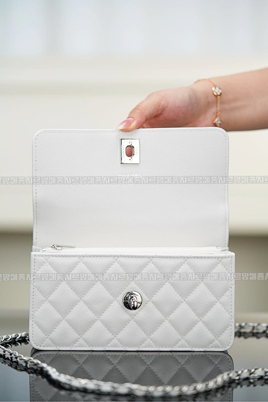 샤넬탑핸들체인클러치 20260210-121924-014루.jpg