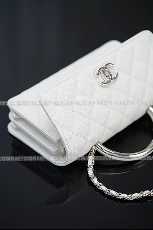 샤넬탑핸들체인클러치 20260210-121925-019루.jpg