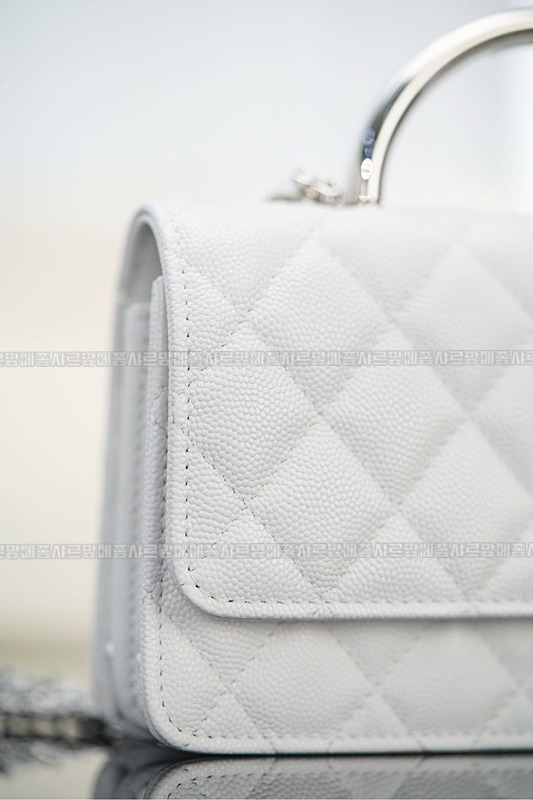 샤넬탑핸들체인클러치 20260210-121925-020루.jpg