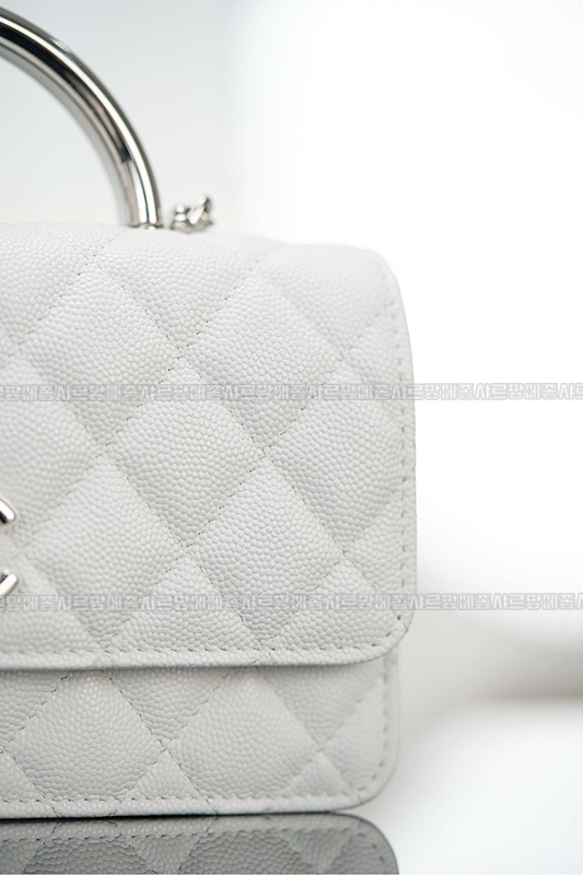 샤넬탑핸들체인클러치 20260210-121925-024루.jpg