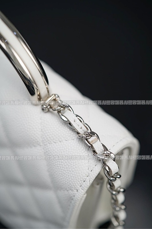 샤넬탑핸들체인클러치 20260210-121927-031루.jpg