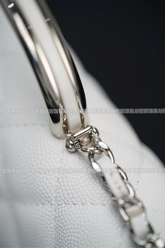 샤넬탑핸들체인클러치 20260210-121927-033루.jpg