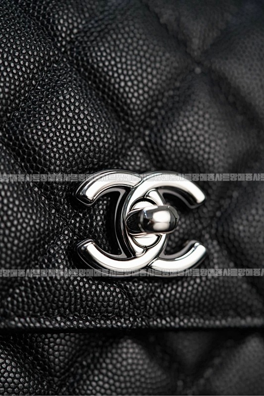 샤넬탑핸들체인클러치 20260210-122819-027루.jpg