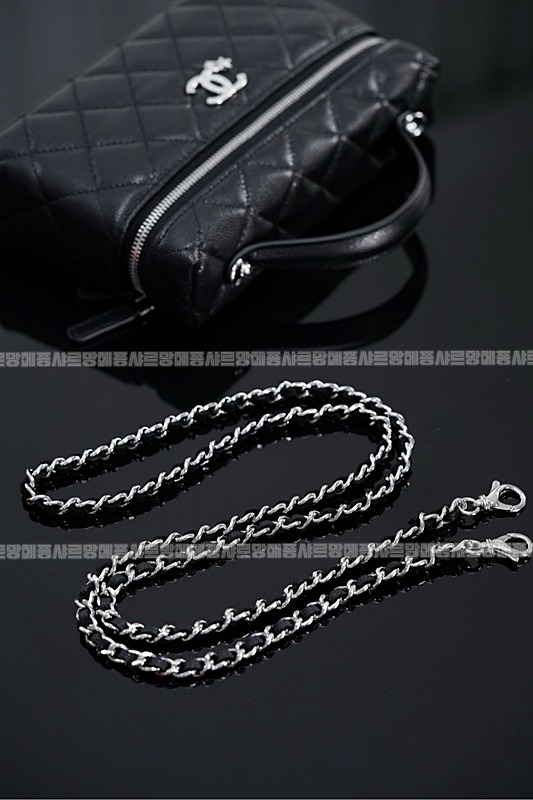 샤넬23B체인코스메틱케이스 20260210-154503-026루.jpg