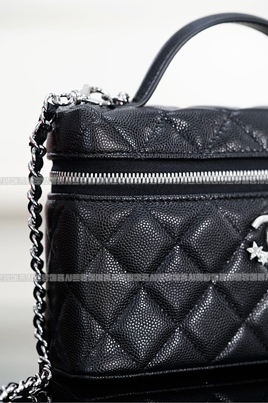 샤넬23B체인코스메틱케이스 20260210-154504-036루.jpg