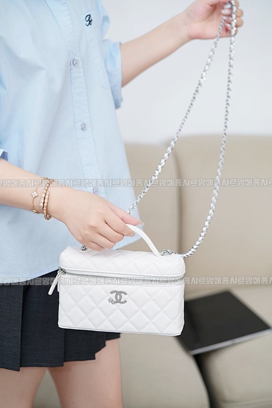 샤넬23B체인코스메틱케이스 20260210-154924-001루.jpg