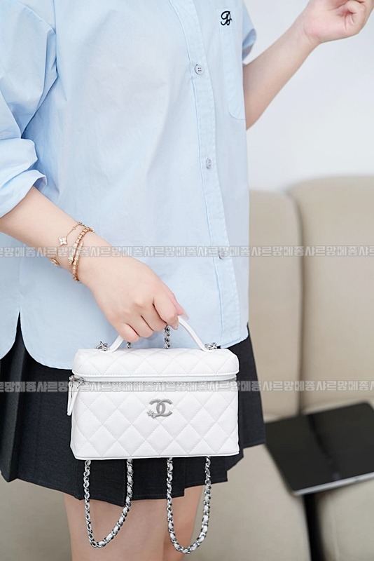 샤넬23B체인코스메틱케이스 20260210-154924-003루.jpg