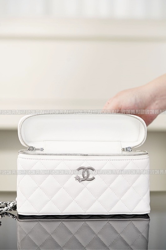 샤넬23B체인코스메틱케이스 20260210-154925-013루.jpg