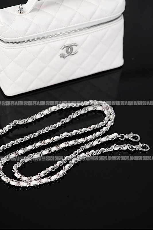 샤넬23B체인코스메틱케이스 20260210-154926-020루.jpg