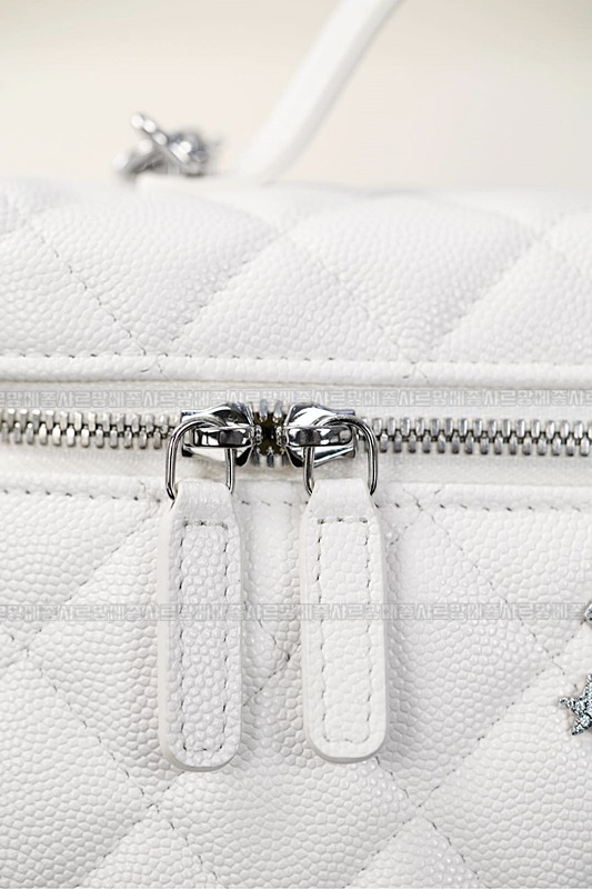 샤넬23B체인코스메틱케이스 20260210-154927-024루.jpg