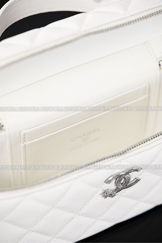 샤넬23B체인코스메틱케이스 20260210-154928-033루.jpg