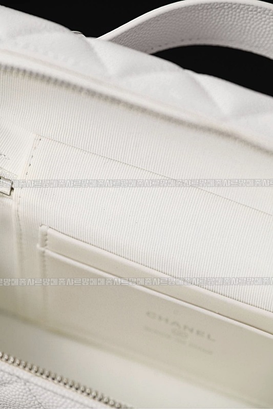 샤넬23B체인코스메틱케이스 20260210-154928-034루.jpg