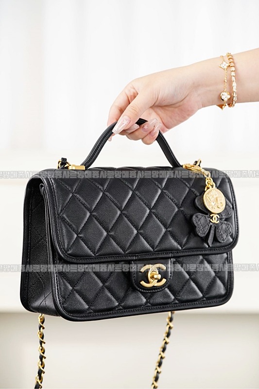 샤넬핸들장식의플랩백 20260210-164712-013루.jpg