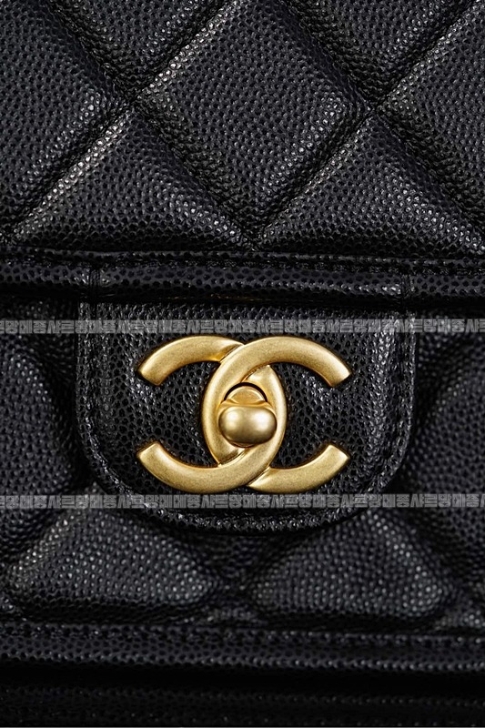샤넬핸들장식의플랩백 20260210-164715-035루.jpg