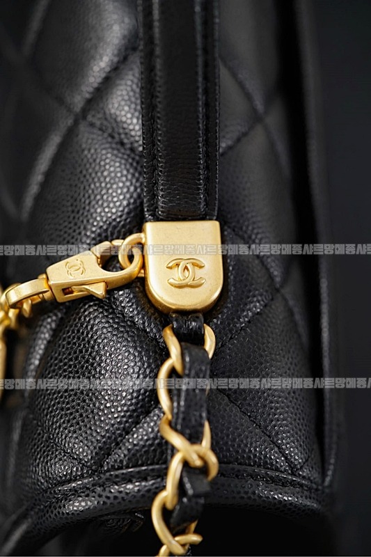 샤넬핸들장식의플랩백 20260210-164715-037루.jpg