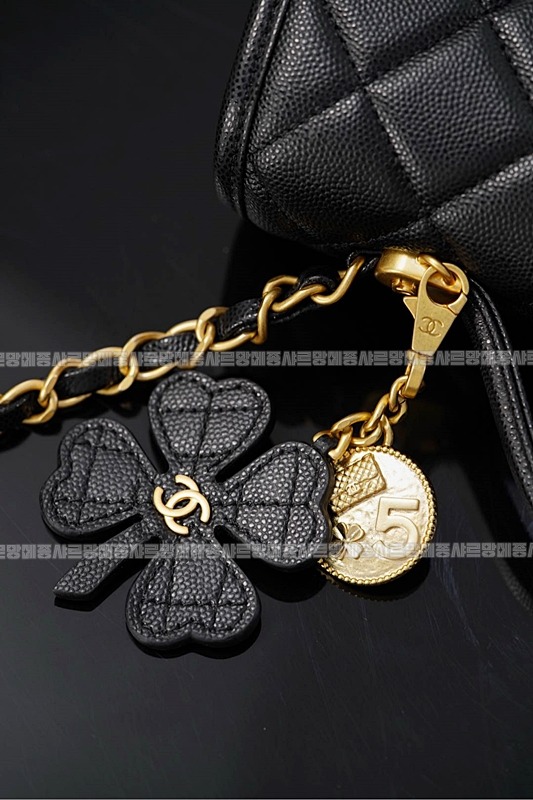 샤넬핸들장식의플랩백 20260210-164716-039루.jpg