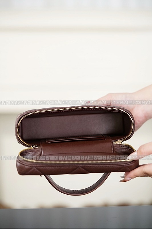 샤넬탑핸들슬림베니티케이스 20260211-121630-014루.jpg