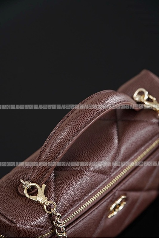 샤넬탑핸들슬림베니티케이스 20260211-121630-020루.jpg