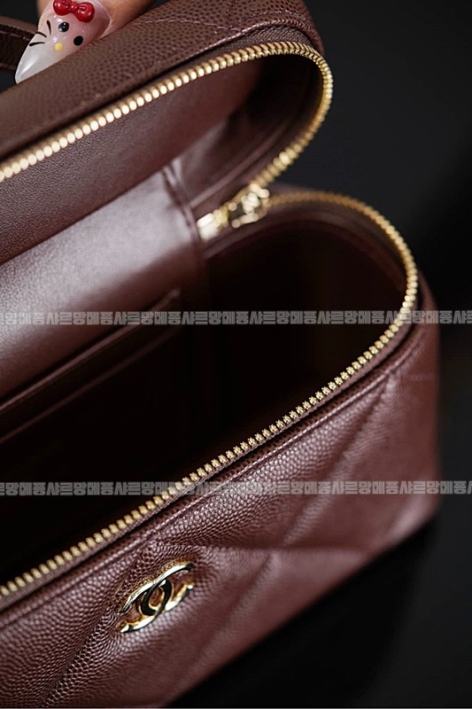 샤넬탑핸들슬림베니티케이스 20260211-121632-030루.jpg