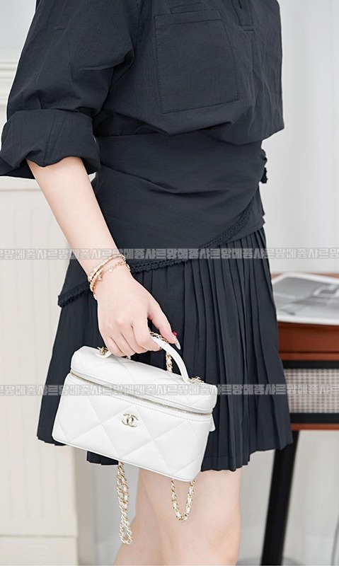 샤넬탑핸들슬림베니티케이스 20260211-122545-001루.jpg