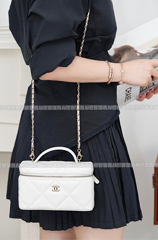 샤넬탑핸들슬림베니티케이스 20260211-122546-003루.jpg