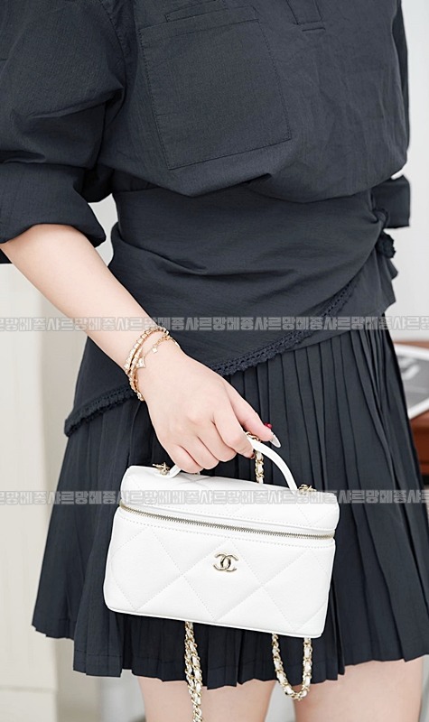 샤넬탑핸들슬림베니티케이스 20260211-122546-004루.jpg