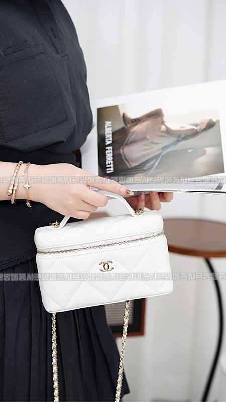 샤넬탑핸들슬림베니티케이스 20260211-122546-005루.jpg