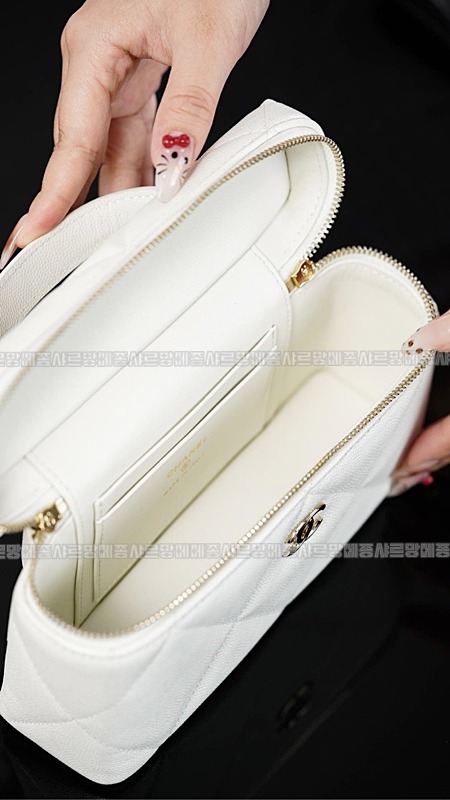 샤넬탑핸들슬림베니티케이스 20260211-122547-016루.jpg