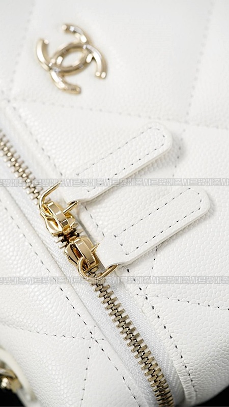 샤넬탑핸들슬림베니티케이스 20260211-122548-023루.jpg