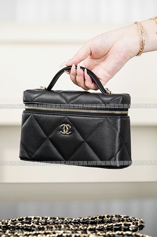 샤넬탑핸들슬림베니티케이스 20260211-123052-013루.jpg