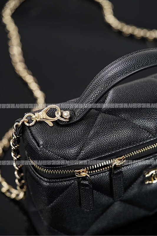 샤넬탑핸들슬림베니티케이스 20260211-123056-033루.jpg