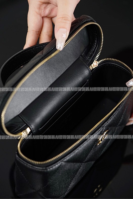 샤넬탑핸들슬림베니티케이스 20260211-123057-039루.jpg